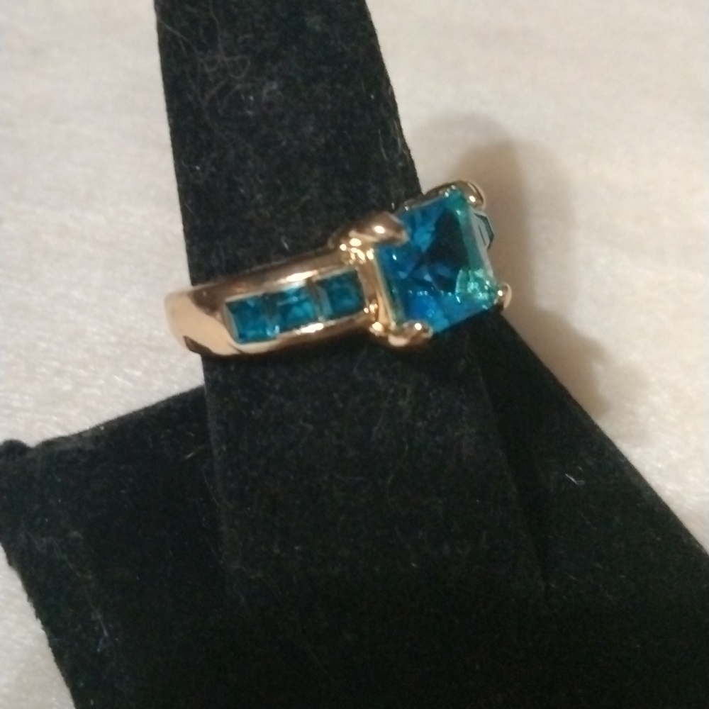 Blue topaz color and gold tone ring size 9 NWT (sku 492)